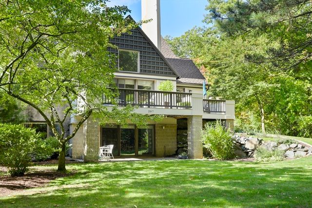 207 Nahanton Street 207, Newton, MA 02459