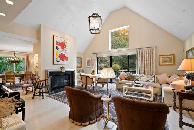 207 Nahanton Street 207, Newton, MA 02459