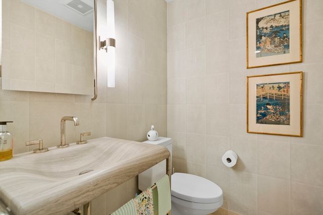 207 Nahanton Street 207, Newton, MA 02459