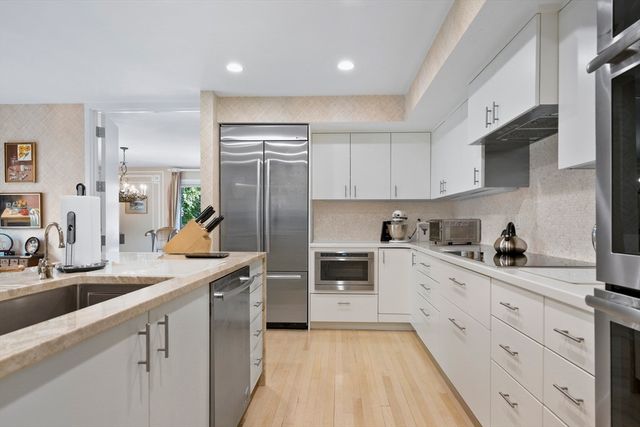 207 Nahanton Street 207, Newton, MA 02459