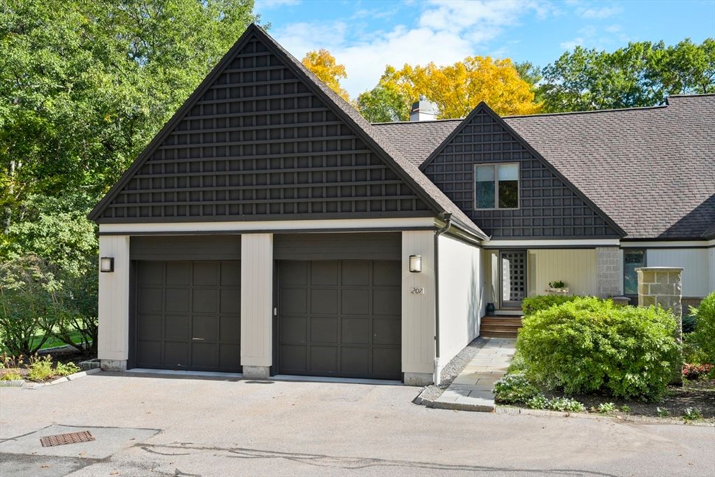 207 Nahanton Street 207, Newton, MA 02459