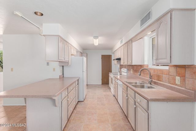 5255 E Baker Street, Tucson, AZ 85711