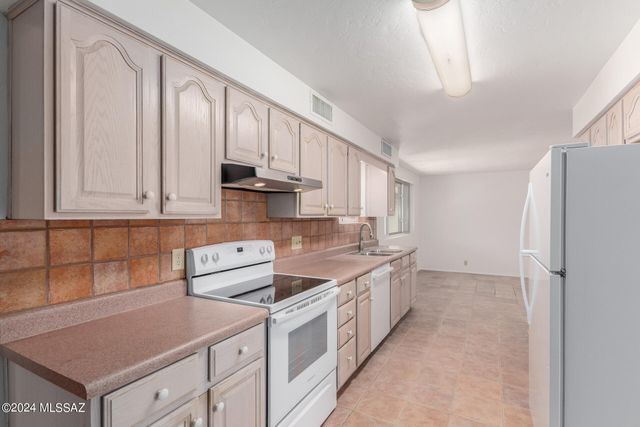 5255 E Baker Street, Tucson, AZ 85711