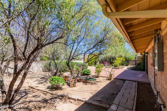 5255 E Baker Street, Tucson, AZ 85711