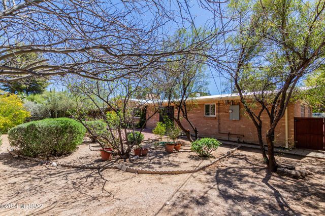 5255 E Baker Street, Tucson, AZ 85711