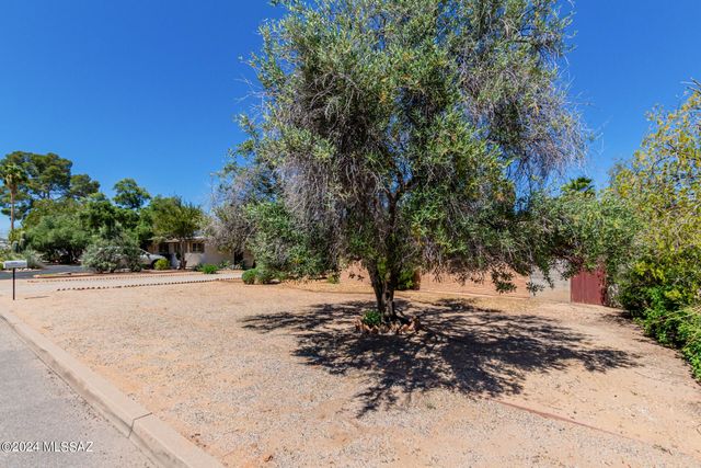 5255 E Baker Street, Tucson, AZ 85711