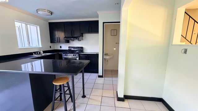 206 Park Ln, Richmond, CA 94803