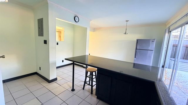 206 Park Ln, Richmond, CA 94803