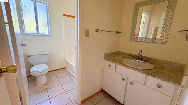 206 Park Ln, Richmond, CA 94803