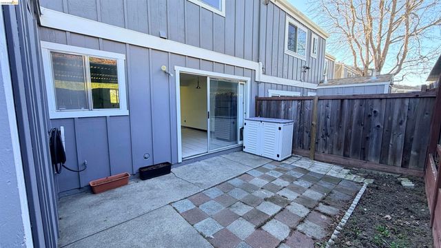 206 Park Ln, Richmond, CA 94803