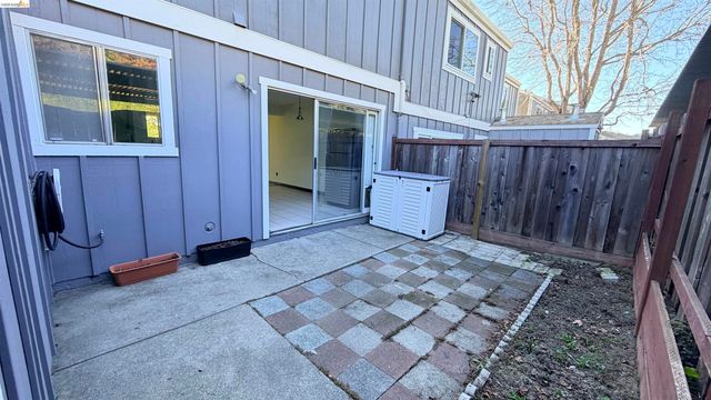 206 Park Ln, Richmond, CA 94803