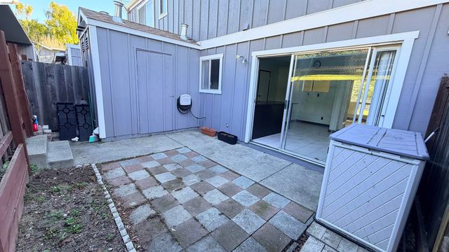 206 Park Ln, Richmond, CA 94803