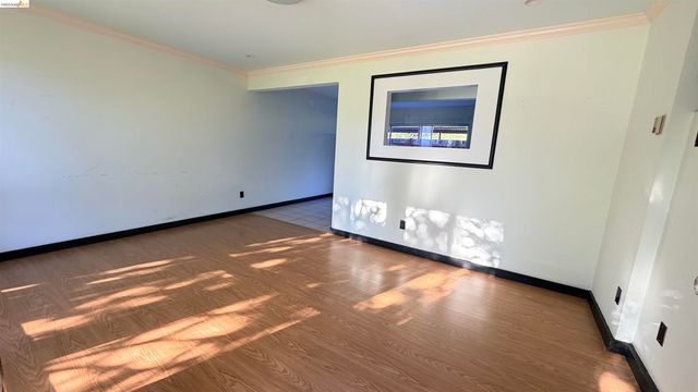 206 Park Ln, Richmond, CA 94803