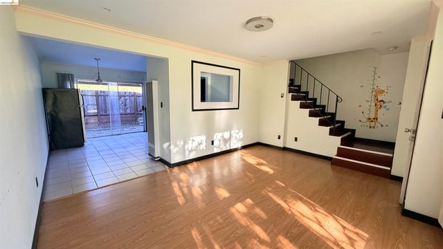 206 Park Ln, Richmond, CA 94803