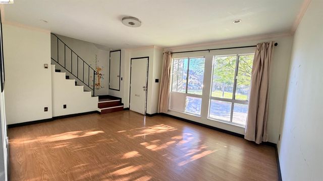 206 Park Ln, Richmond, CA 94803