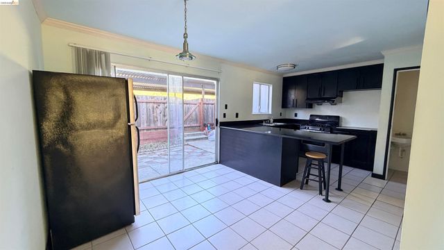 206 Park Ln, Richmond, CA 94803