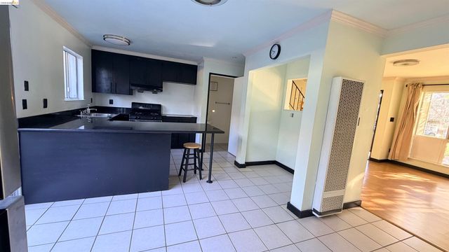 206 Park Ln, Richmond, CA 94803