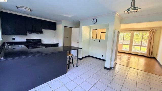 206 Park Ln, Richmond, CA 94803