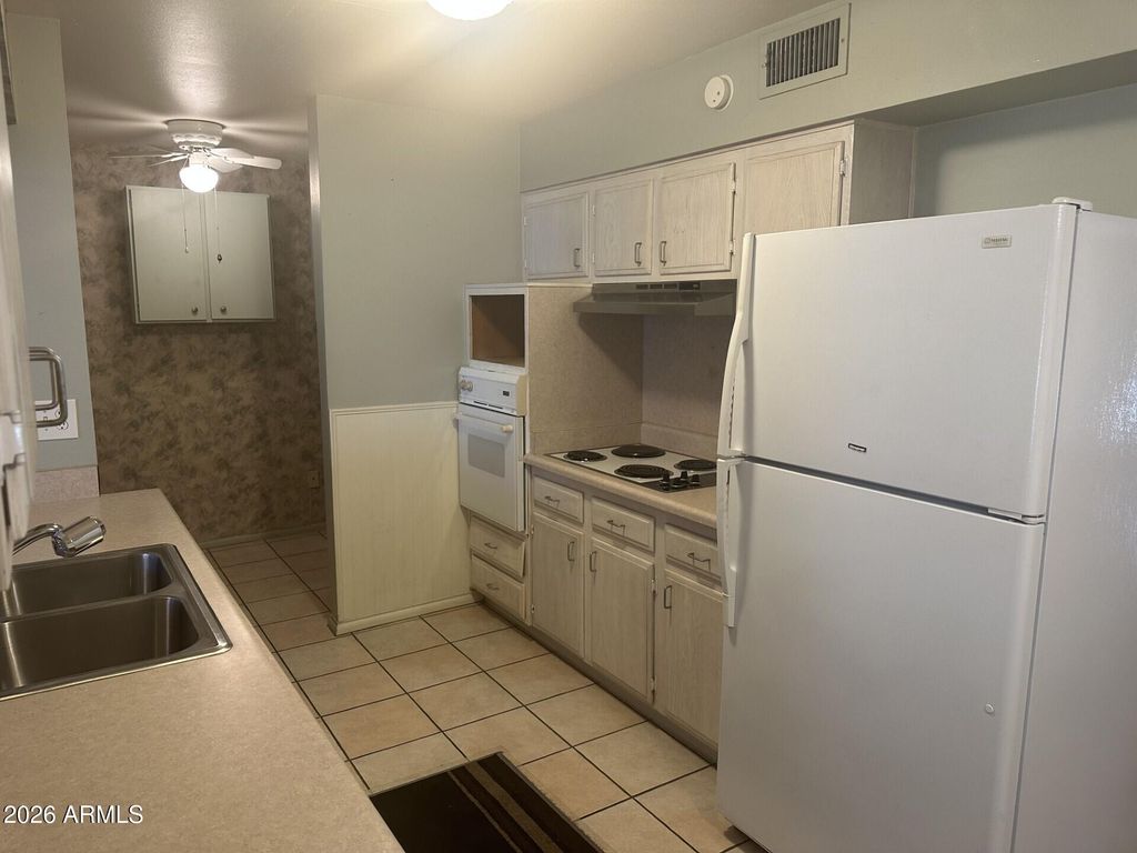 Image 4 of property listing at 10512 W EL CAPITAN Circle, Sun City, AZ 85351