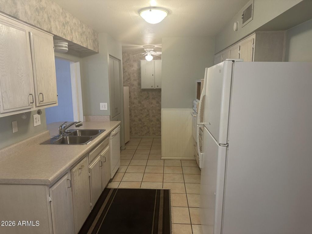 Image 6 of property listing at 10512 W EL CAPITAN Circle, Sun City, AZ 85351