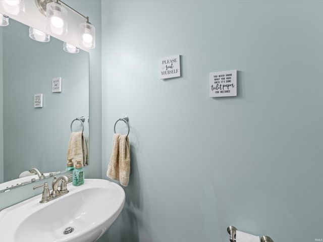 5540 Brompton Drive, Newburgh, IN 47630