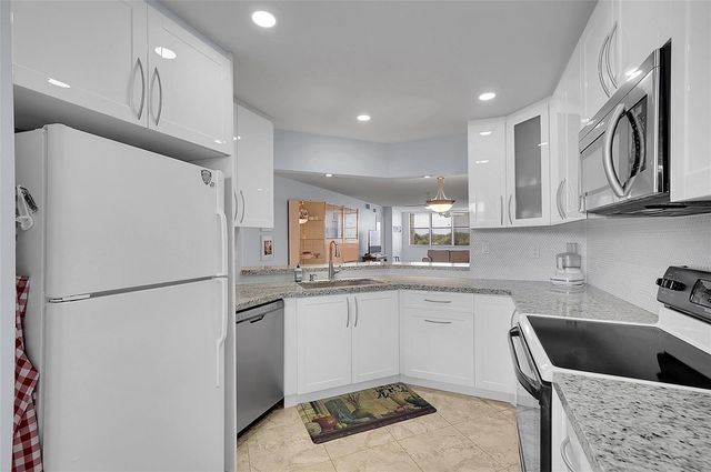 2521 NW 104th Avenue 402, Sunrise, FL 33322