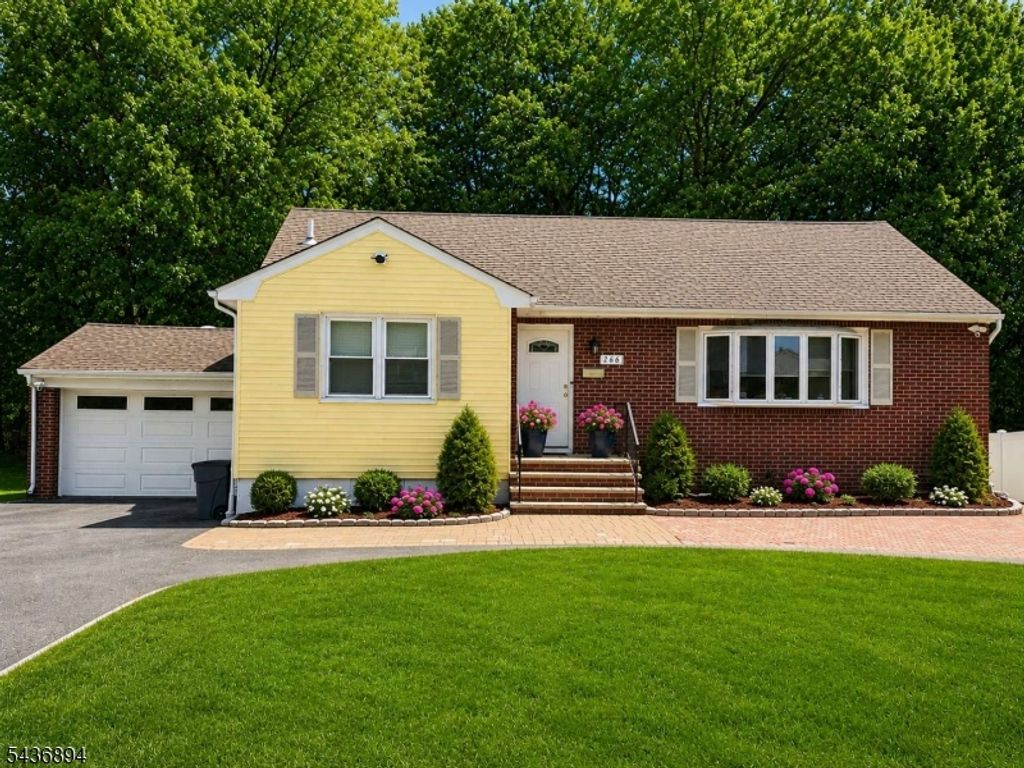 286 N Livingston Ave, Livingston Twp., NJ 07039