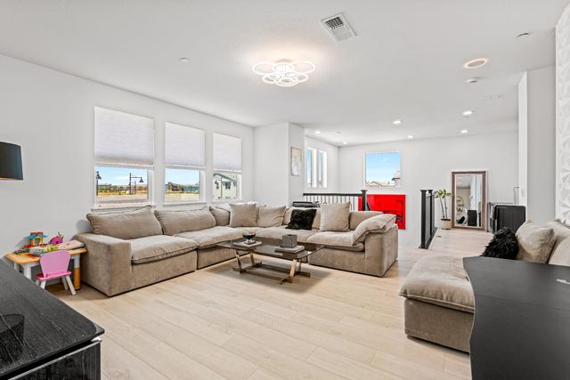 3483 Mulholland Dr, Lathrop, CA 95330