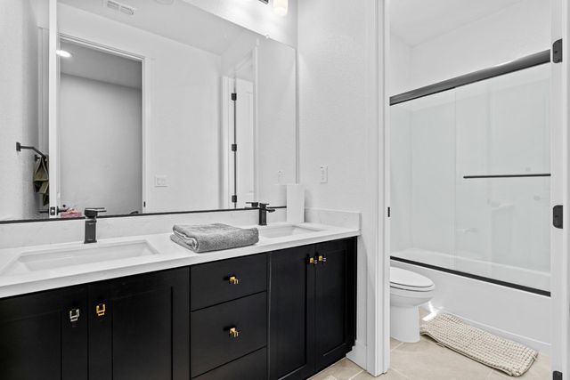3483 Mulholland Dr, Lathrop, CA 95330