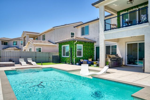 3483 Mulholland Dr, Lathrop, CA 95330