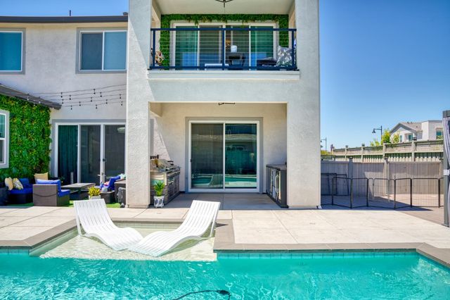 3483 Mulholland Dr, Lathrop, CA 95330