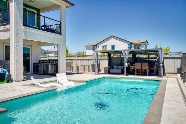 3483 Mulholland Dr, Lathrop, CA 95330