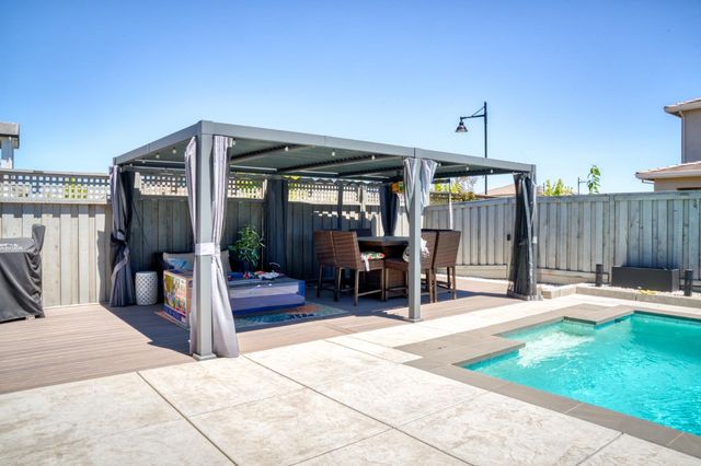 3483 Mulholland Dr, Lathrop, CA 95330