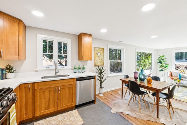 9059 3rd Avenue NW, Seattle, WA 98117