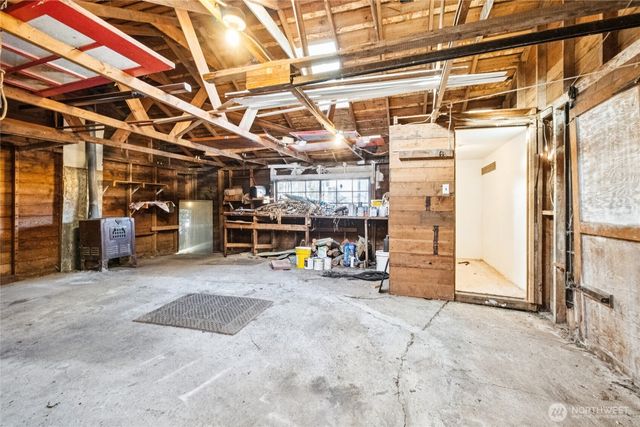 9059 3rd Avenue NW, Seattle, WA 98117