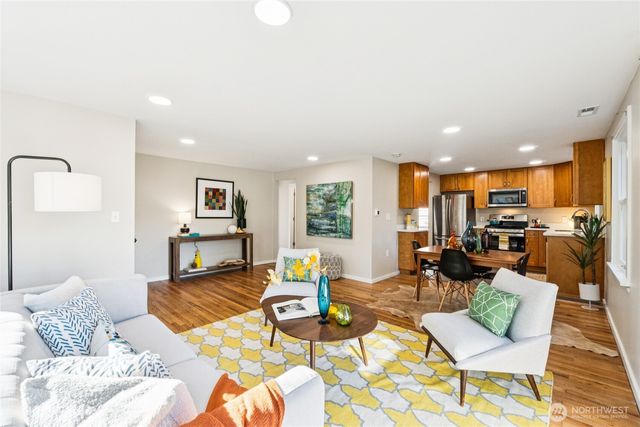 9059 3rd Avenue NW, Seattle, WA 98117