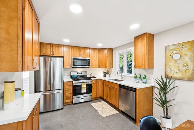 9059 3rd Avenue NW, Seattle, WA 98117