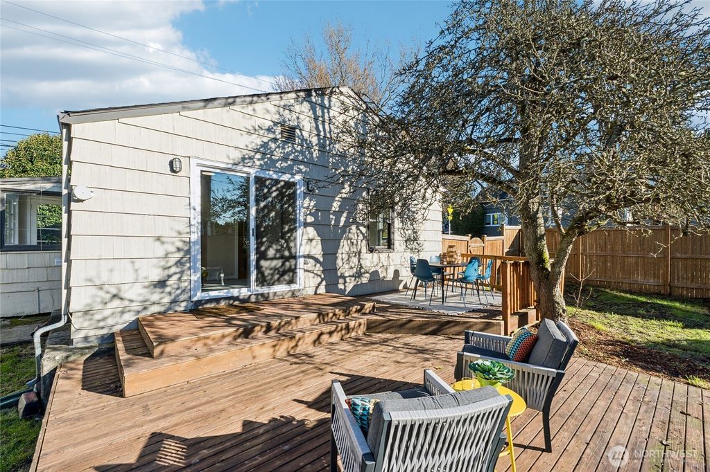 9059 3rd Avenue NW, Seattle, WA 98117