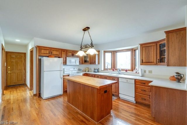 4700 Barnsleigh Drive, Bath, OH 44333