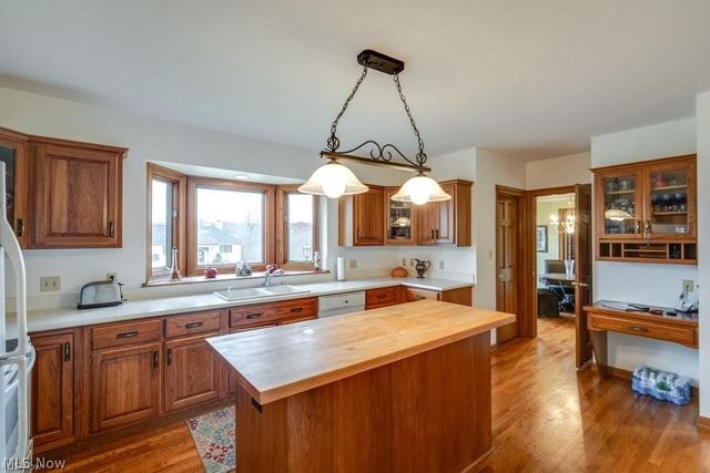 4700 Barnsleigh Drive, Bath, OH 44333