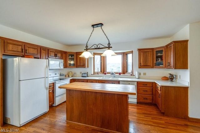 4700 Barnsleigh Drive, Bath, OH 44333