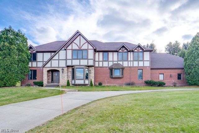 4700 Barnsleigh Drive, Bath, OH 44333