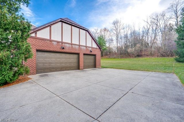4700 Barnsleigh Drive, Bath, OH 44333