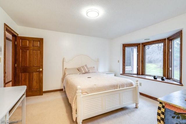 4700 Barnsleigh Drive, Bath, OH 44333