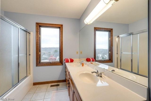 4700 Barnsleigh Drive, Bath, OH 44333