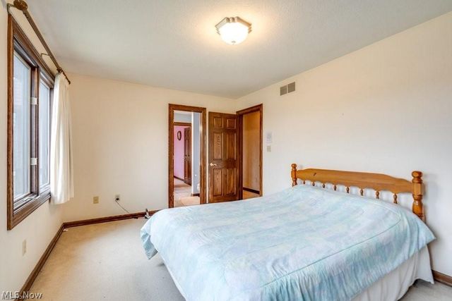 4700 Barnsleigh Drive, Bath, OH 44333