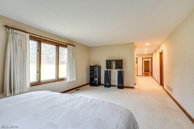 4700 Barnsleigh Drive, Bath, OH 44333