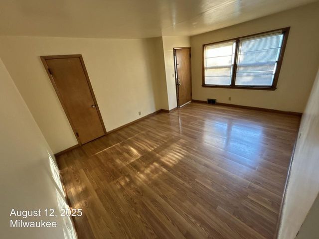 4700 N Sherman BOULEVARD, Milwaukee, WI 53209