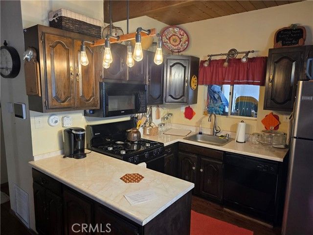 32826 Truman Lane, Running Springs, CA 92382