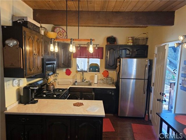 32826 Truman Lane, Running Springs, CA 92382